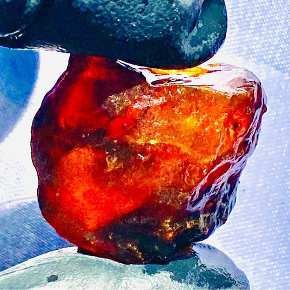 1pc 20g UV Active Indonesian Copal Amber Tree Resin Raw Rough Crystal - Picture 8 of 12